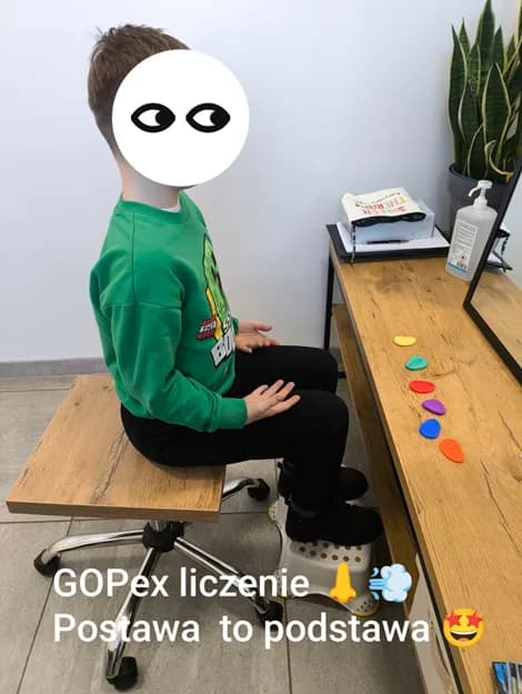 Dziecko podczas ćwiczeń GOPex – prawidłowa postawa